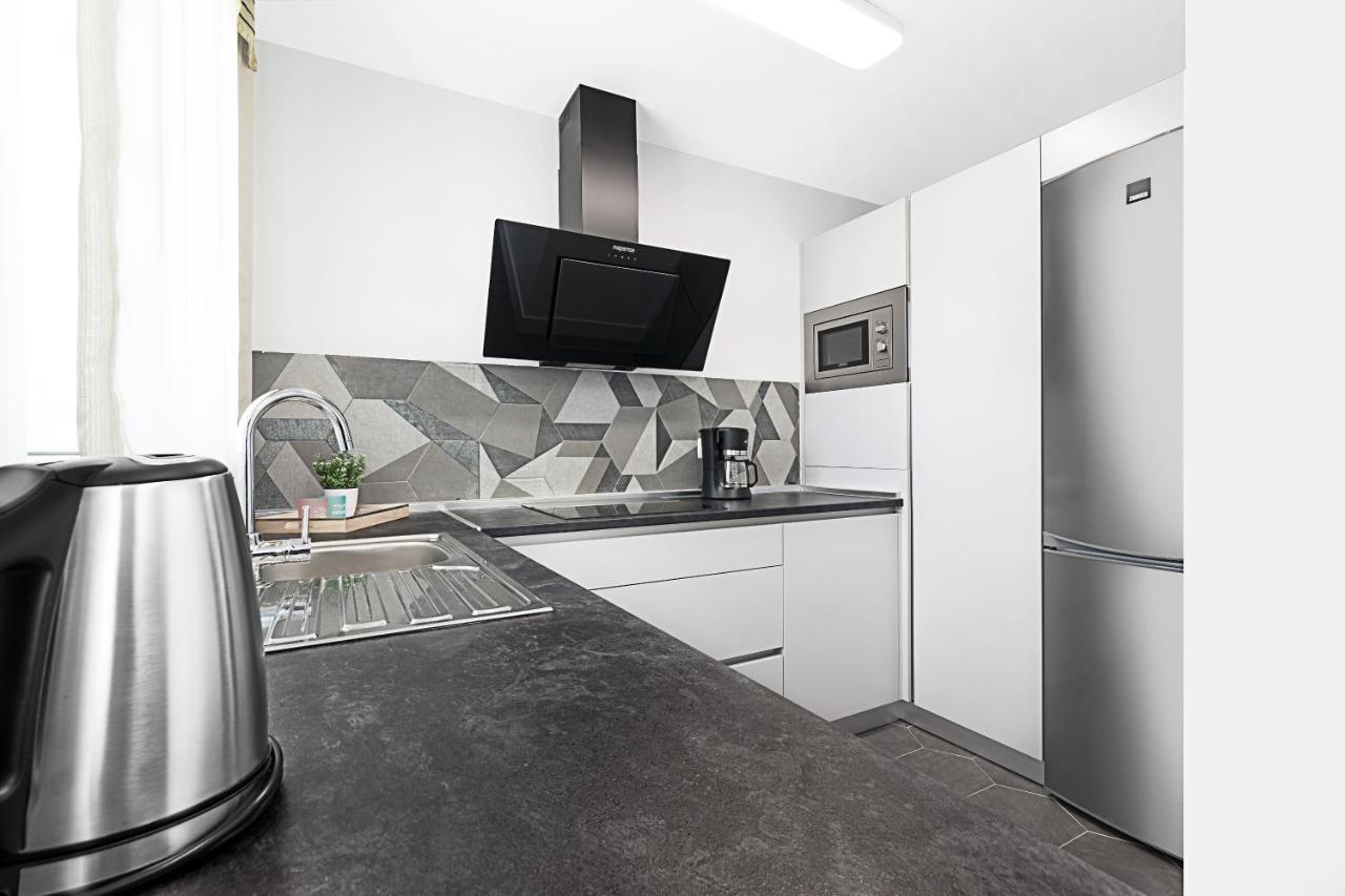 Apartamentos Perla Marina ネルハ エクステリア 写真