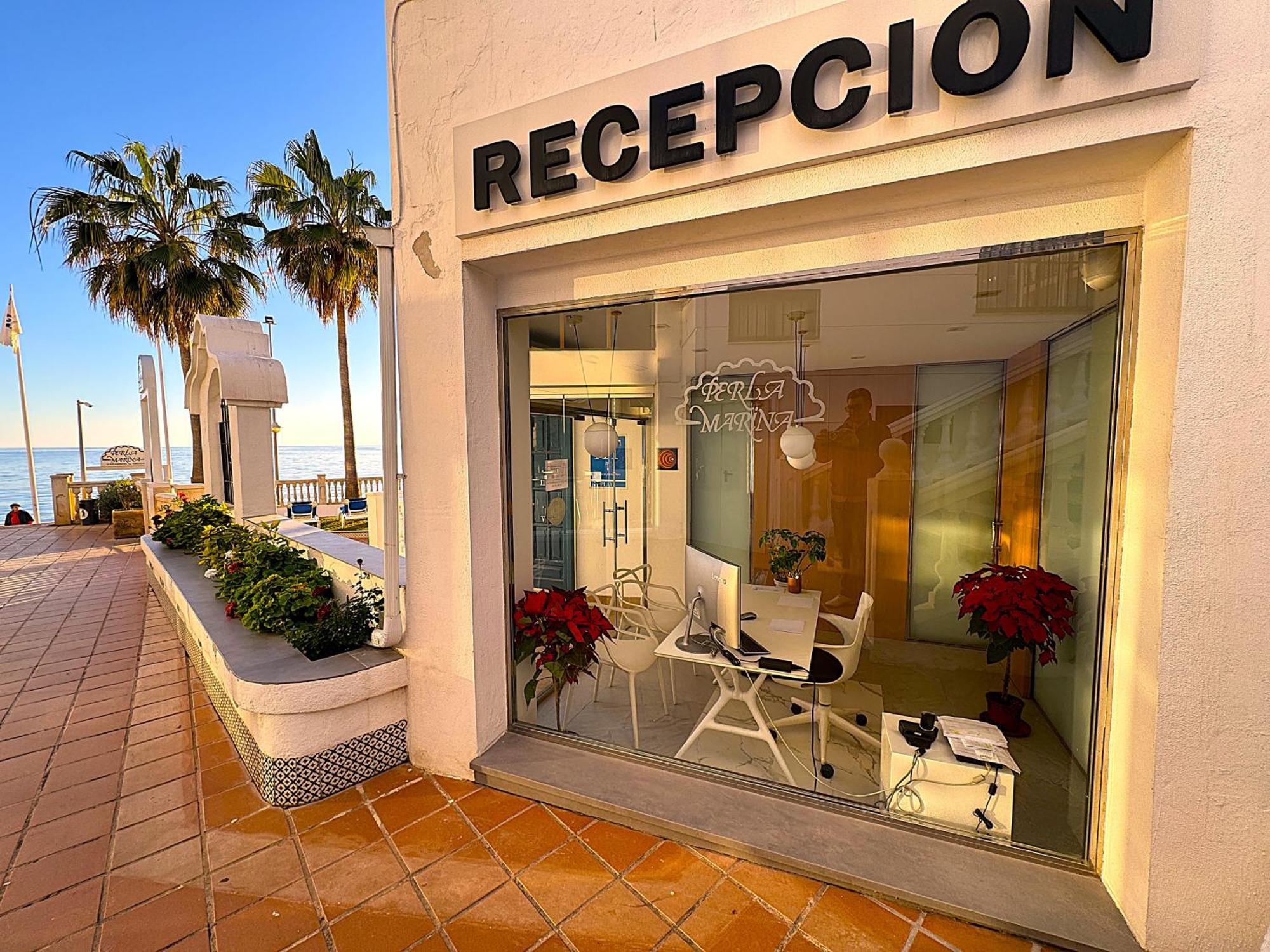 Apartamentos Perla Marina ネルハ エクステリア 写真