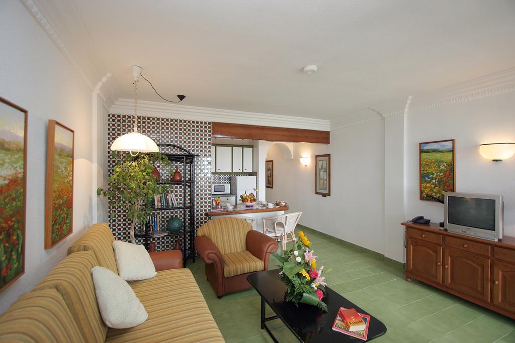 Apartamentos Perla Marina ネルハ エクステリア 写真