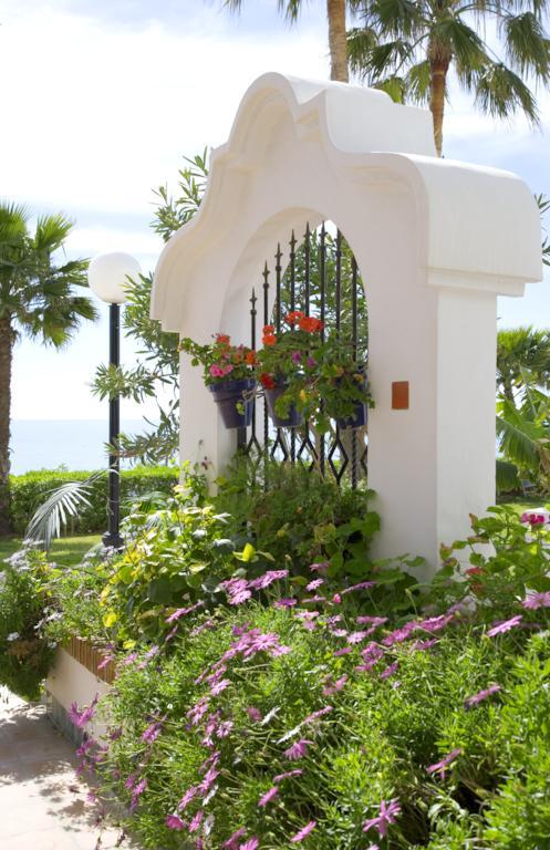 Apartamentos Perla Marina ネルハ エクステリア 写真